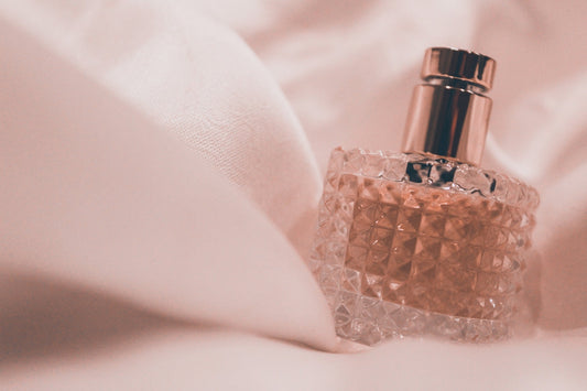 Comment un Parfum S'adapte à l'Atmosphère et aux Émotions du Moment - Cpourtoi.Net