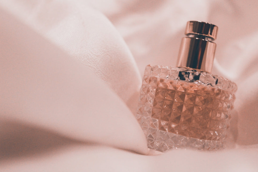 Comment un Parfum S'adapte à l'Atmosphère et aux Émotions du Moment - Cpourtoi.Net