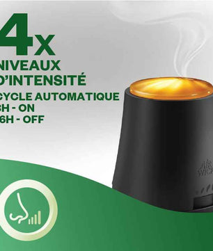 Diffuseur Air Wick noir en fonctionnement avec vapeur visible et texte 4 niveaux d’intensité, cycle automatique 8h ON / 16h OFF.