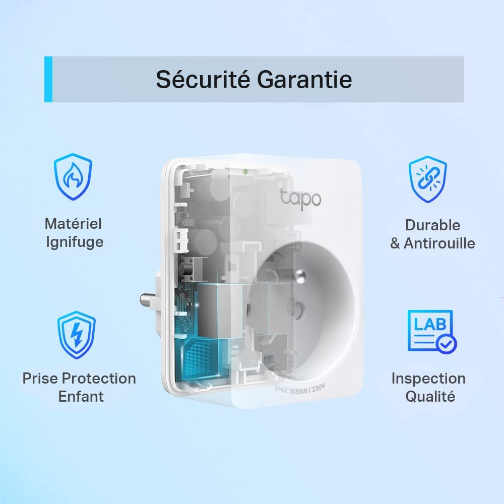 Vue intérieure de la prise Tapo P100 montrant sa sécurité renforcée : protection enfant, ignifuge et inspection qualité.