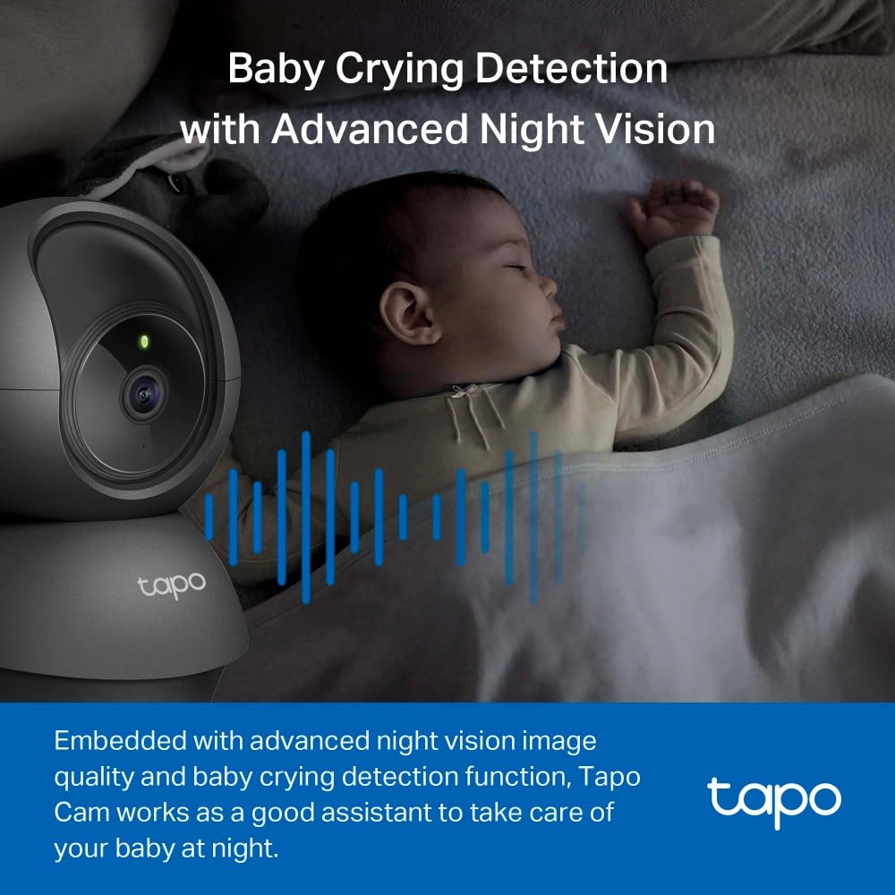 Caméra Tapo C200 surveillant un bébé endormi avec vision nocturne avancée et détection des pleurs pour sécurité nocturne optimale.