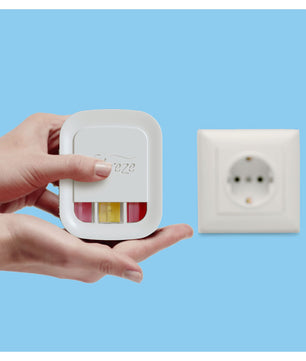 Installation facile du diffuseur électrique Febreze 3Volution, recharge insérée dans la prise murale, parfum Pureté De Coton