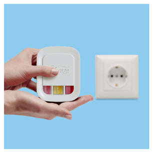 Installation facile du diffuseur électrique Febreze 3Volution, recharge insérée dans la prise murale, parfum Pureté De Coton