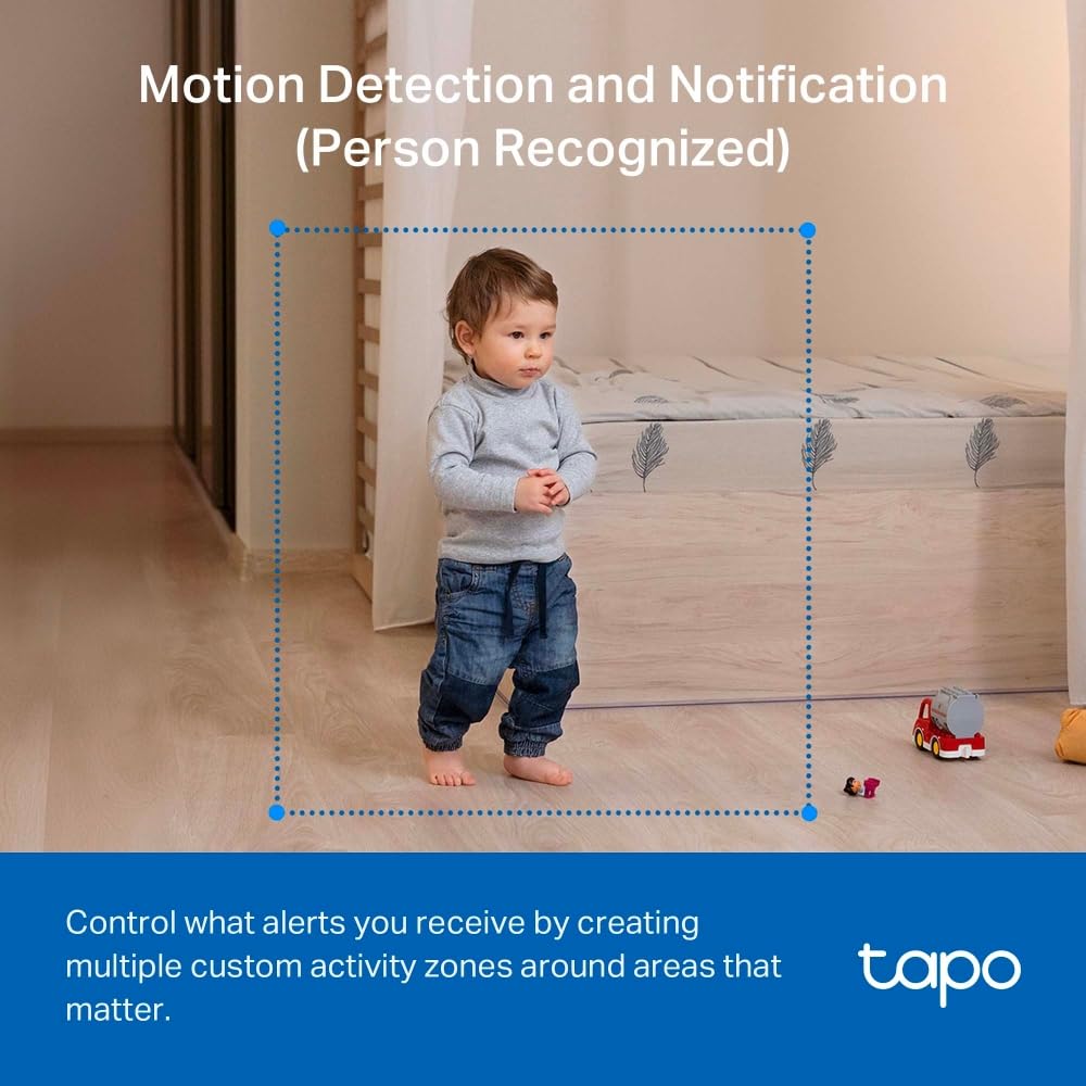 Caméra Tapo C200 détectant un enfant en mouvement dans une chambre, avec reconnaissance de personne et zones d'activité personnalisables.