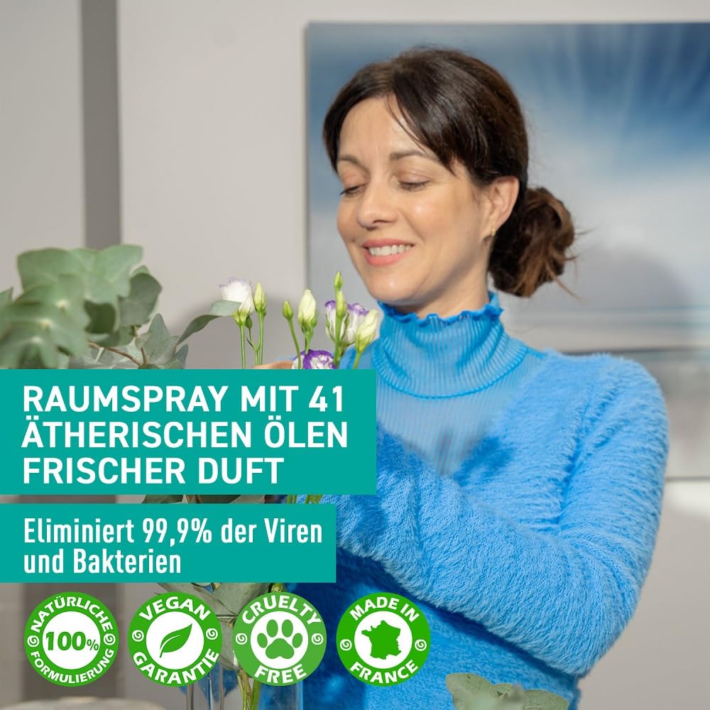 Femme utilisant le spray Puressentiel dans un intérieur fleuri. Élimine 99,9% des virus et bactéries grâce à ses 41 huiles essentielles naturelles.