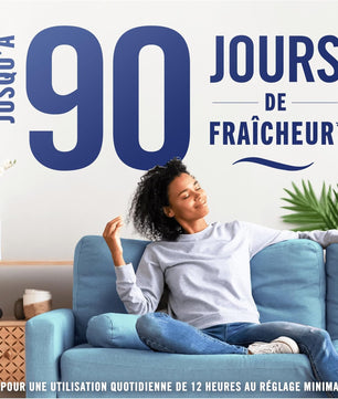 Femme détendue sur canapé avec texte Jusqu'à 90 jours de fraîcheur, mettant en avant la longue durée d'action du Febreze 3Volution Fleur Naissante.