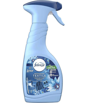 Flacon de Febreze Spray Désodorisant Textile Lenor avec parfum Envolée d'Air, conçu pour éliminer les odeurs sur tissus d’ameublement.