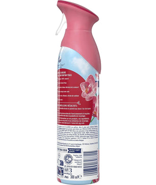 Vue arrière du désodorisant Febreze Thai Orchidée avec détails sur les ingrédients naturels et instructions d’utilisation pour une fraîcheur optimale.