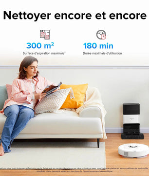 Roborock Q7 Max+ nettoyant un salon avec 300 m² de couverture et 180 minutes d'autonomie pour un nettoyage prolongé.